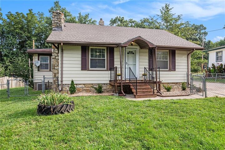 4512 NE 46th Terrace  Kansas City MO 64117 photo