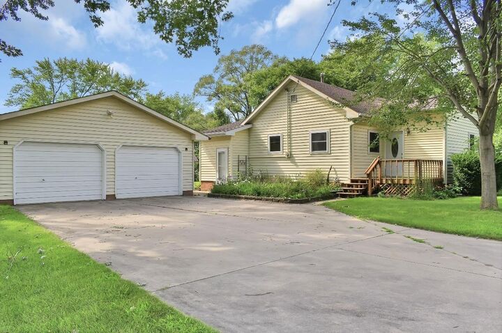 Property Photo:  1303 NE 8th Avenue  IA 50644 
