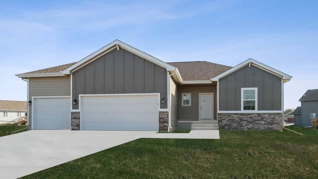Property Photo:  2413 Butler Drive  IA 50003 