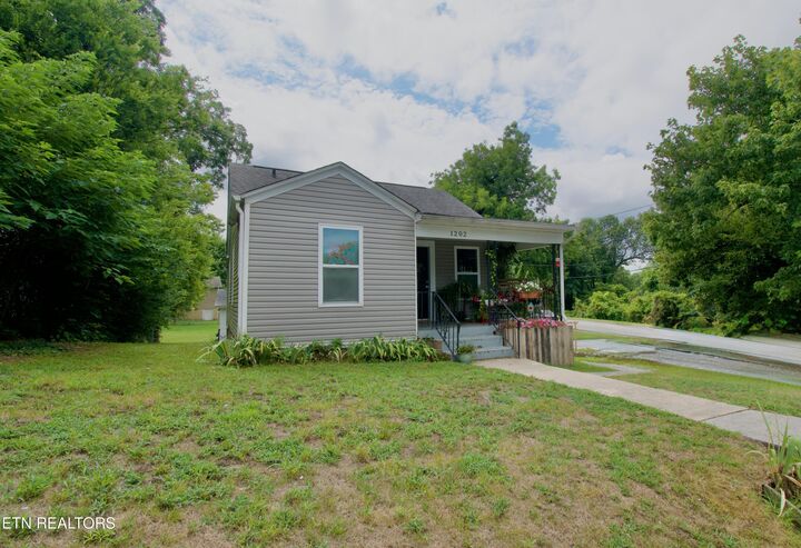 Property Photo:  1202 Jefferson Ave  TN 37804 
