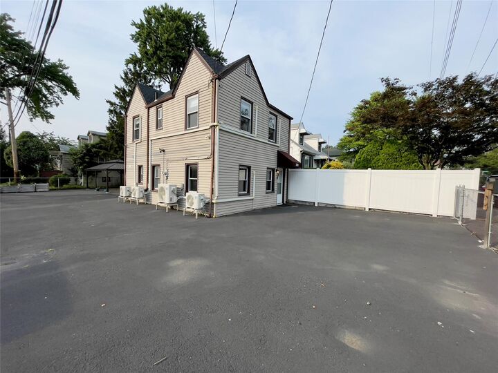 Property Photo:  3101 Wissman Avenue  NY 10465 
