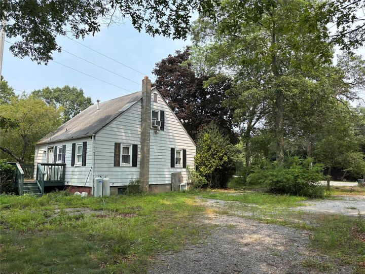 Property Photo:  400 Railroad Avenue  NY 11934 