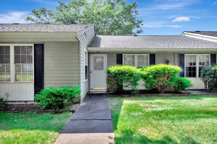 384 Woodbridge Drive B  Ridge NY 11961 photo