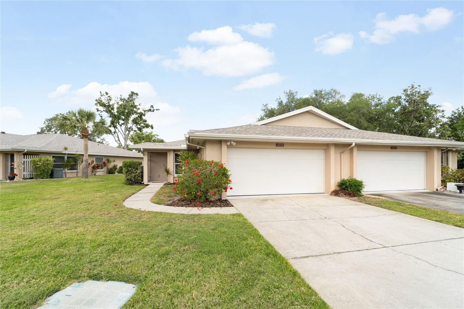 Property Photo:  5689 Evergreen Drive 18  FL 34233 