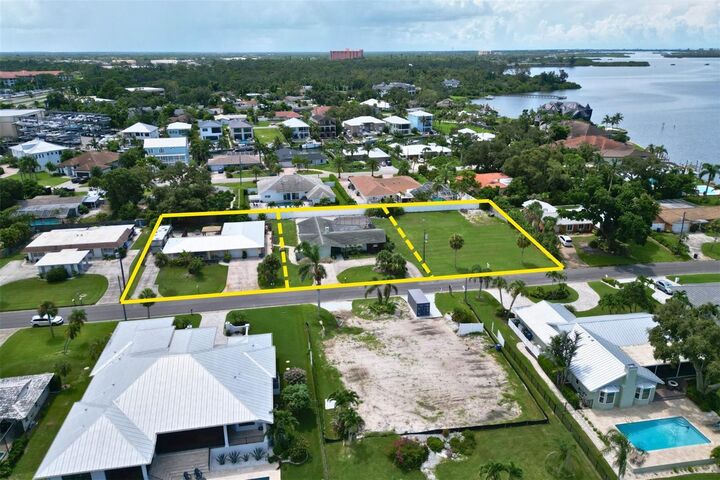Property Photo:  1848 Southpointe Drive  FL 34231 