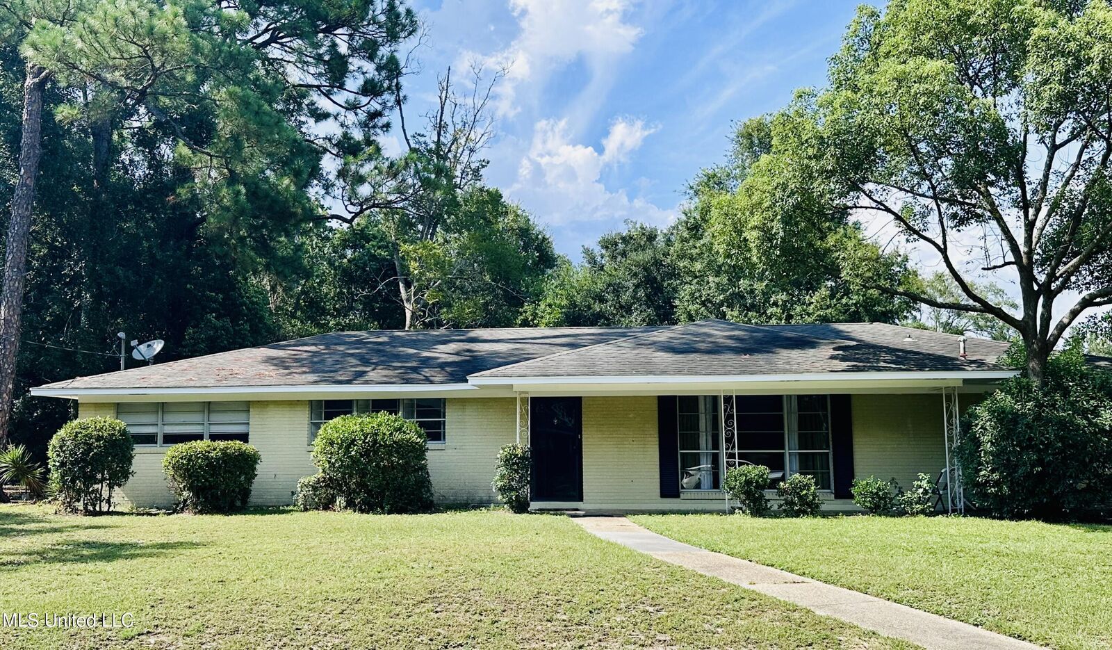 Property Photo:  2502 Randall Drive  MS 39531 