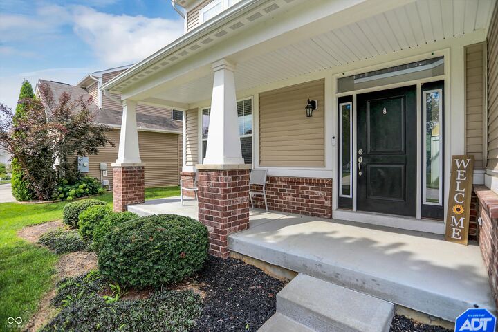 Property Photo: 1526 Oakvista Drive IN 46143