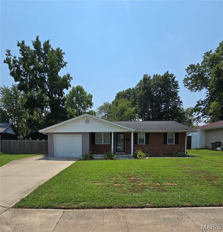 Property Photo:  18 Wilson Park Drive  IL 62040 