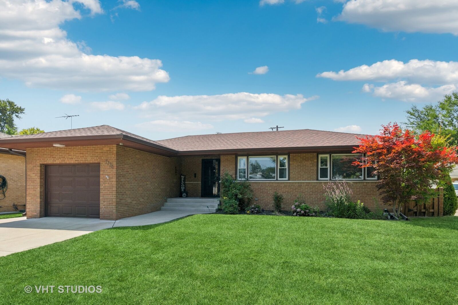 Property Photo: 7336 N Tripp Avenue IL 60712