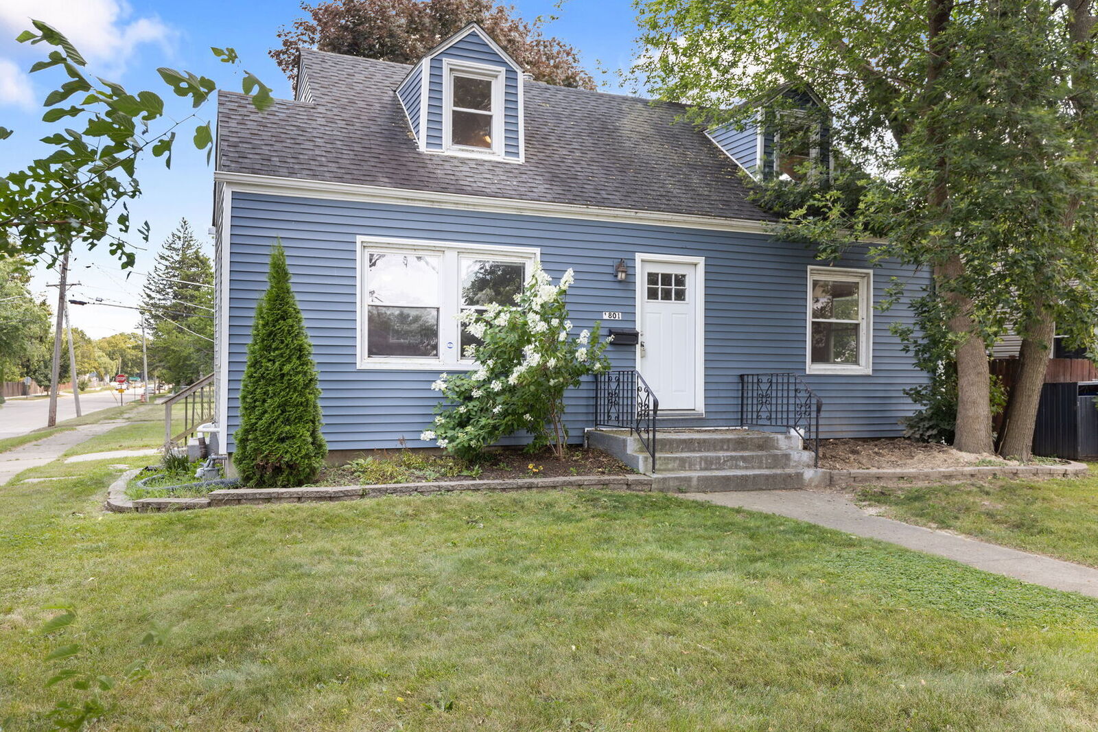 Property Photo: 1801 Grove Avenue IL 60064