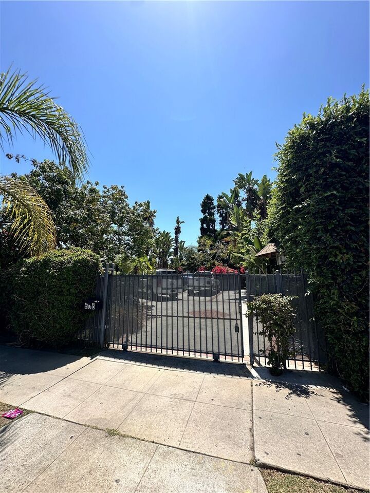 Property Photo:  638 W Century Boulevard  CA 90044 
