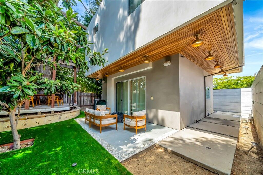Property Photo:  6639 Yolanda Ave  CA 91335 