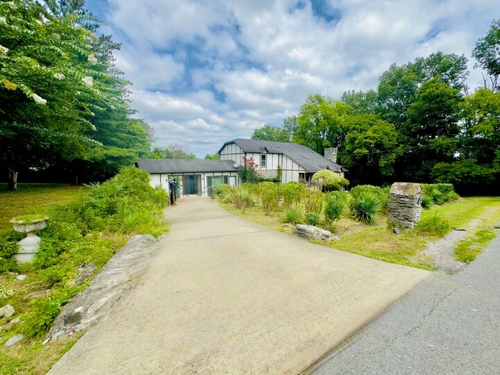 Property Photo: 604 Woodshire Dr TN 37072