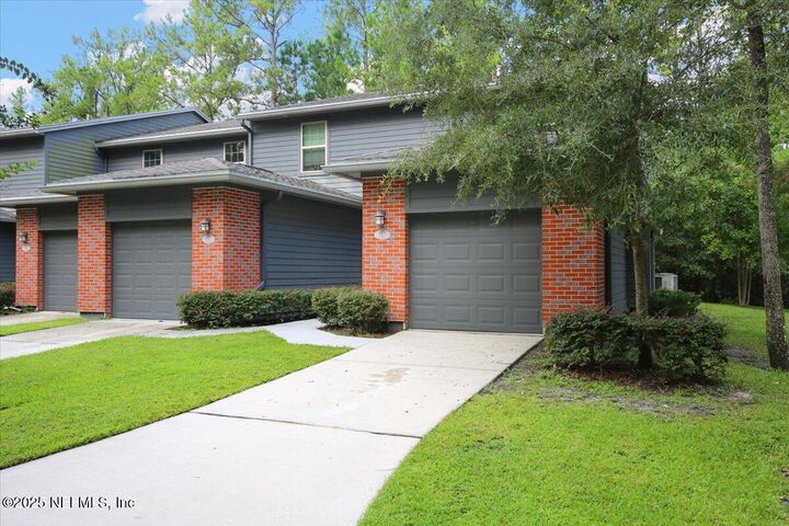 Property Photo: 4182 Quiet Creek Loop FL 32068