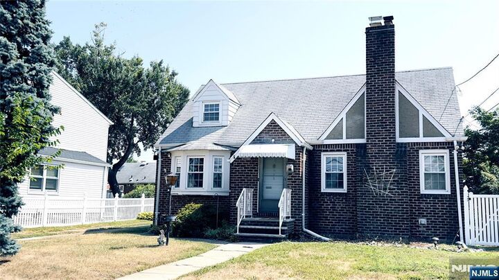 Property Photo:  578 Fairlawn Parkway  NJ 07663 