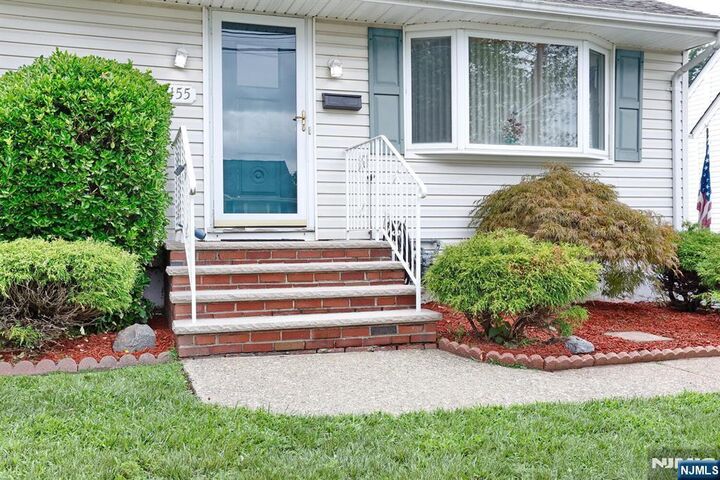 Property Photo:  155 Oldfield Avenue  NJ 07604 