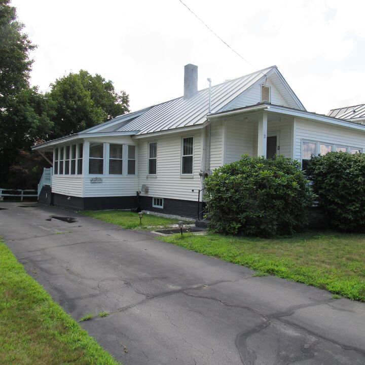 Property Photo:  11 Dartmouth Street  NH 03743 
