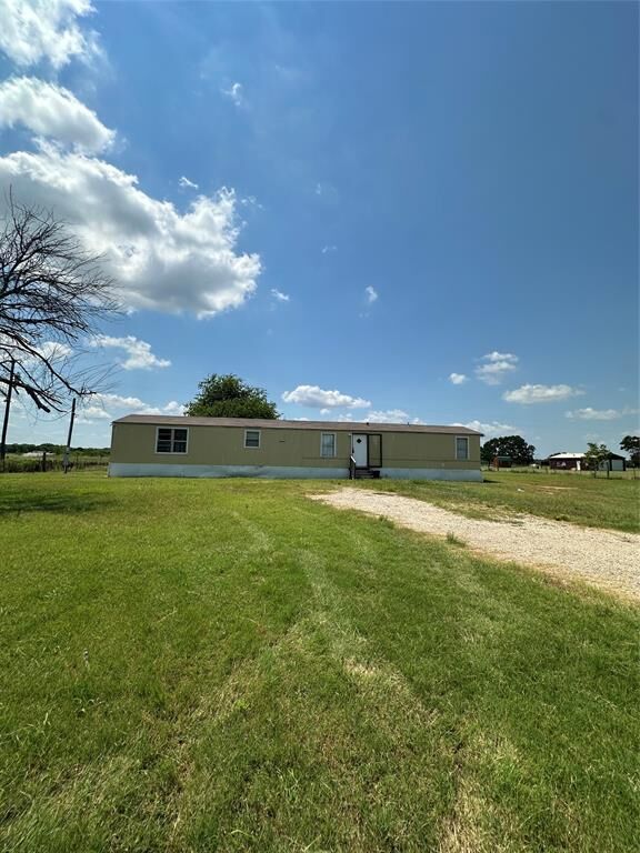 Property Photo: 559 Quillian Trace TX 76705