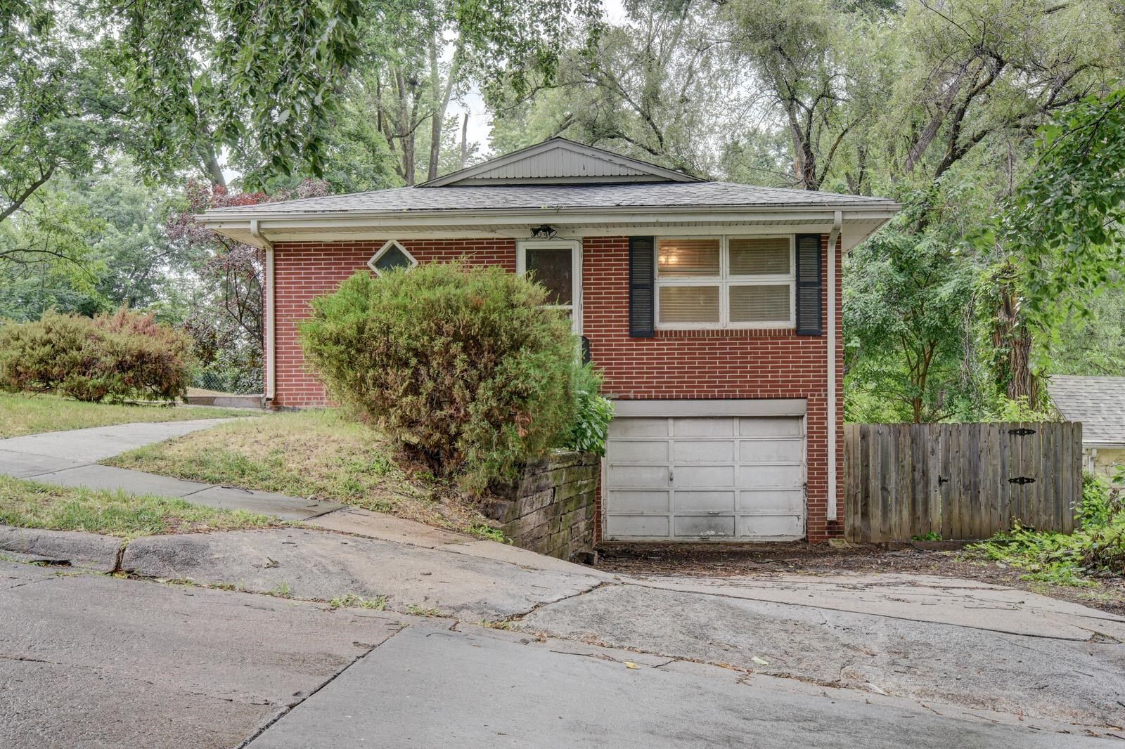 Property Photo: 5640 Ruggles Street NE 68104