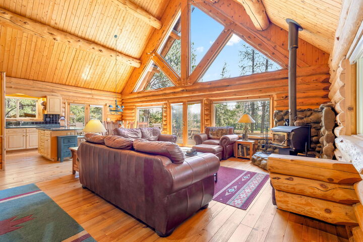 Property Photo: 17337 Elsinore Road OR 97707