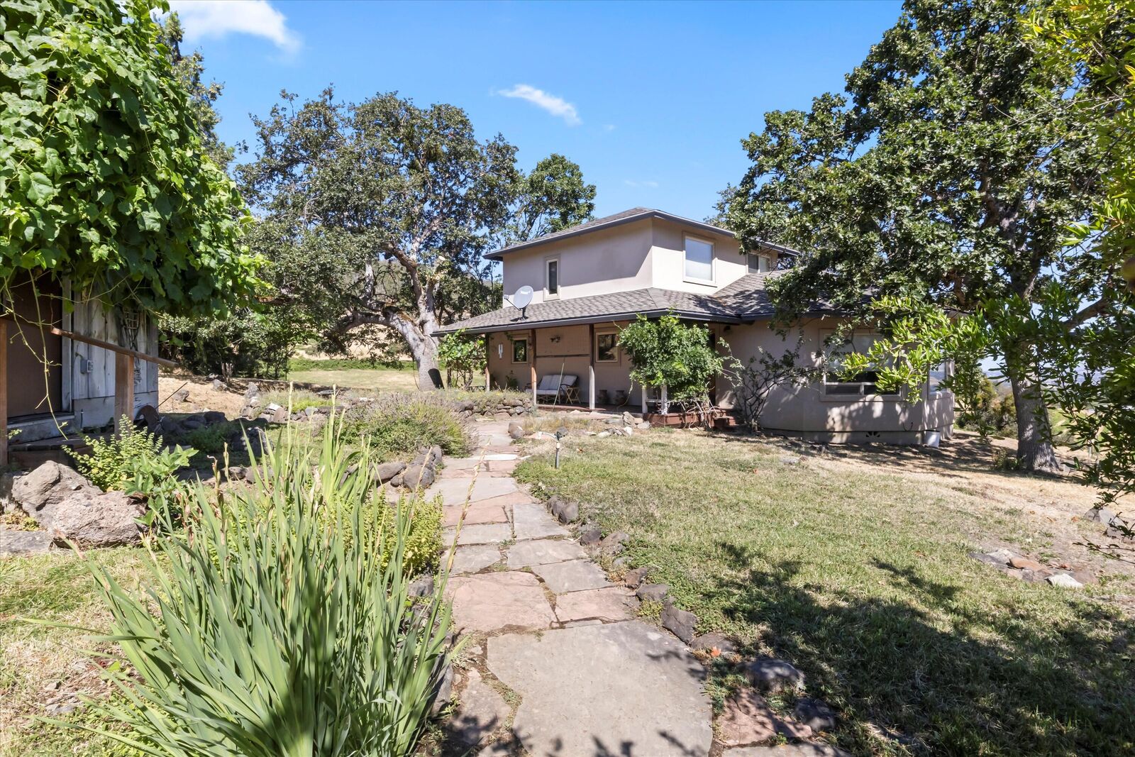 Property Photo: 964 Holton Road OR 97540