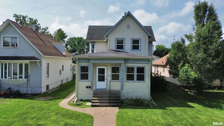 Property Photo:  633 4th Avenue South  IA 52732 