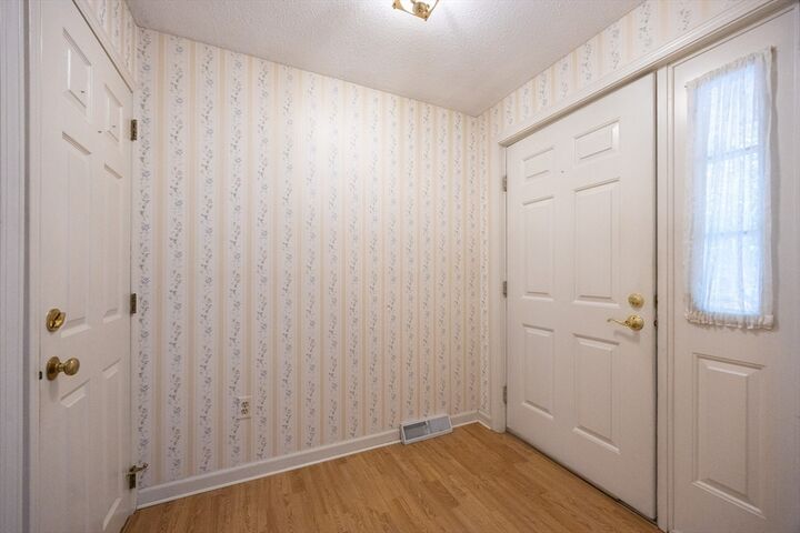 Property Photo: 105 Laurelwood Dr 105 MA 01747