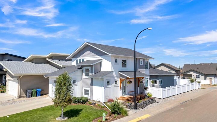 Photo de la propriété:  76 Vancouver Crescent  AB T4R 0N6 