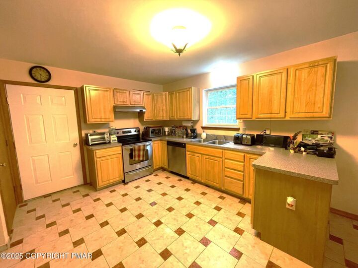 Property Photo: 76 Parker Trail PA 18210