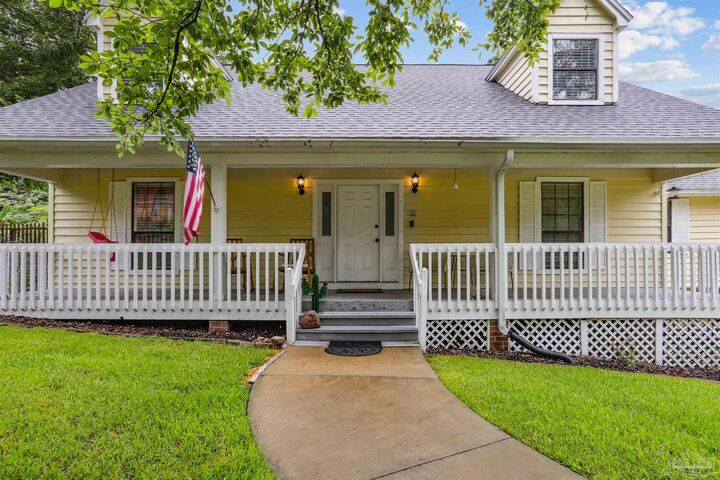Property Photo: 7607 Brook Forest Dr FL 32514