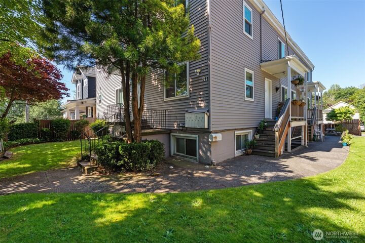 Property Photo: 711 21st Avenue WA 98122
