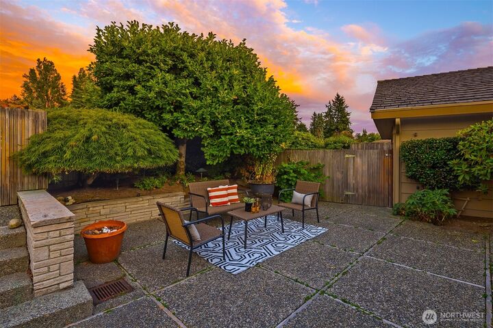 Property Photo:  6805  83rd Avenue SE  WA 98040 