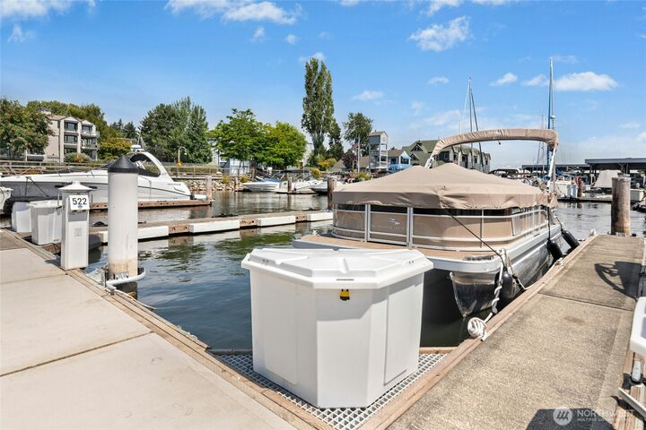 Property Photo:  6121 NE 175th Street B201  WA 98028 