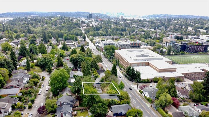 Property Photo: 6814 15th Ave NE WA 98115