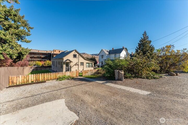 Property Photo:  2213 W Woodin Avenue  WA 98816 