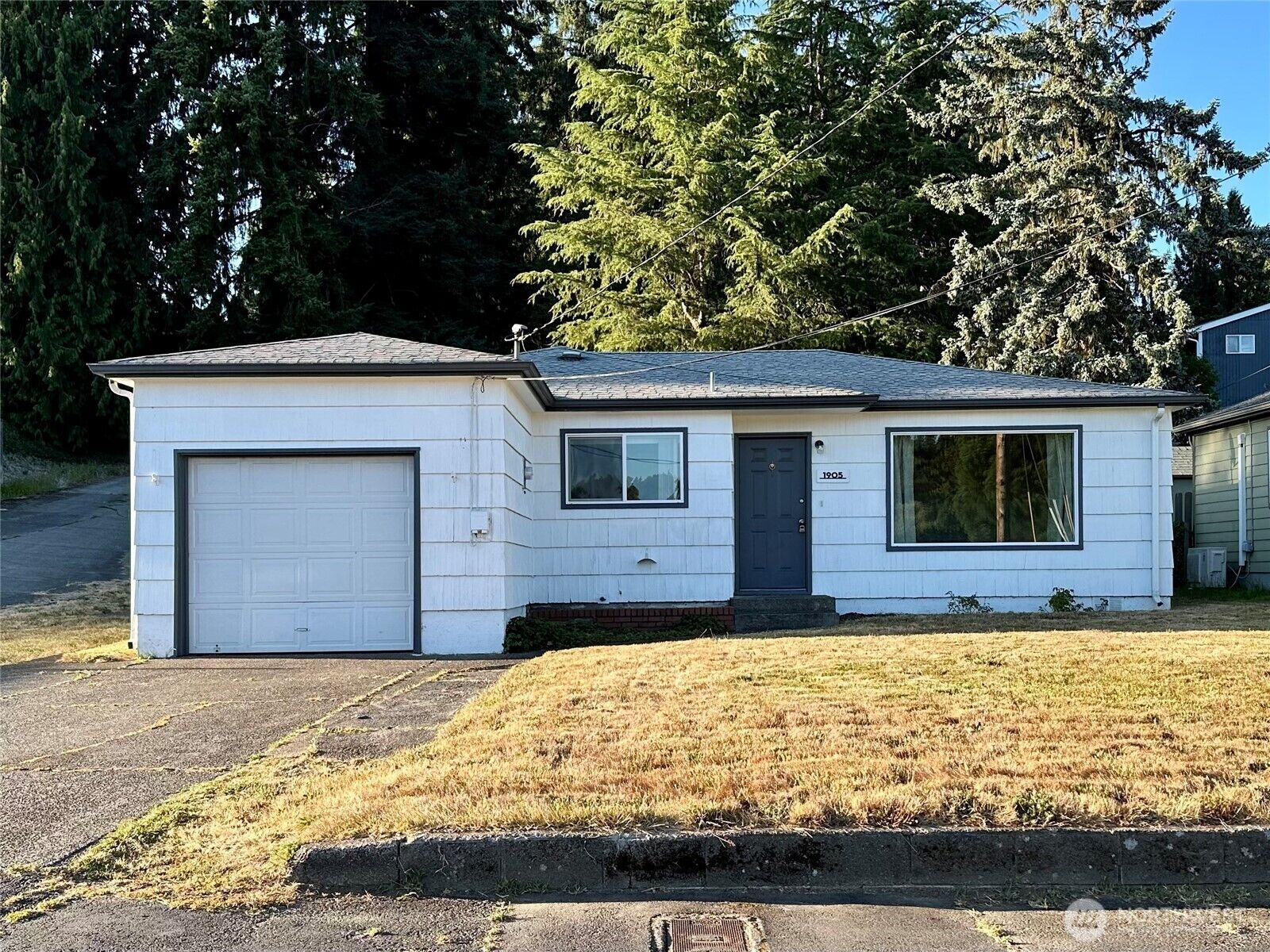 Property Photo:  1905  Allen Street  WA 98626 