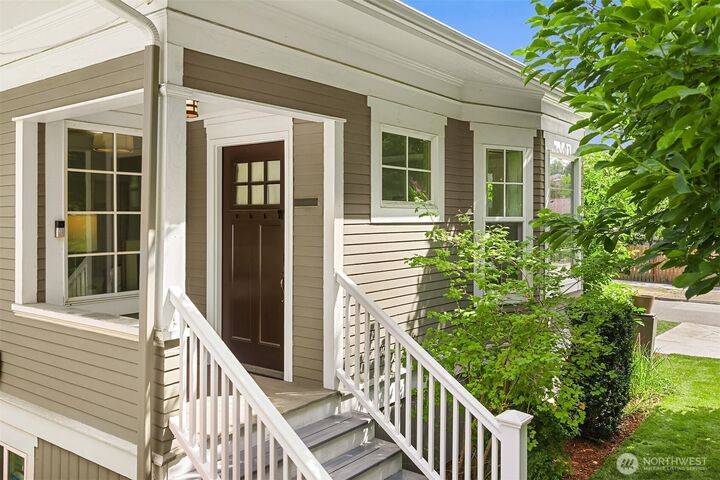 Property Photo: 2800 E Thomas Street WA 98112