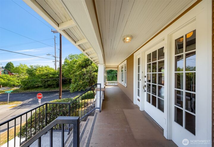 Property Photo: 303 W Dravus Street WA 98119