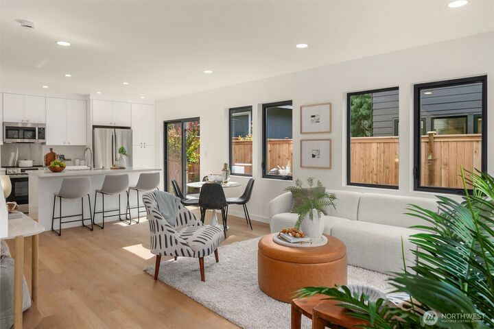 Property Photo: 12715 Dayton Avenue N B WA 98133