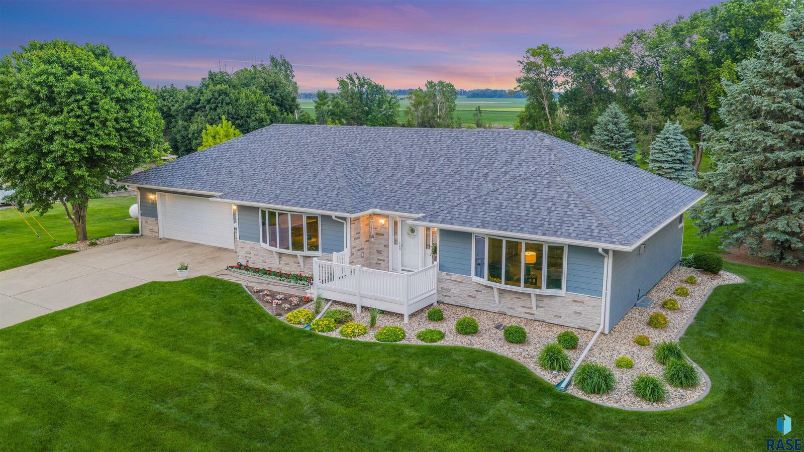 Property Photo:  201 2nd Ave  SD 57016 