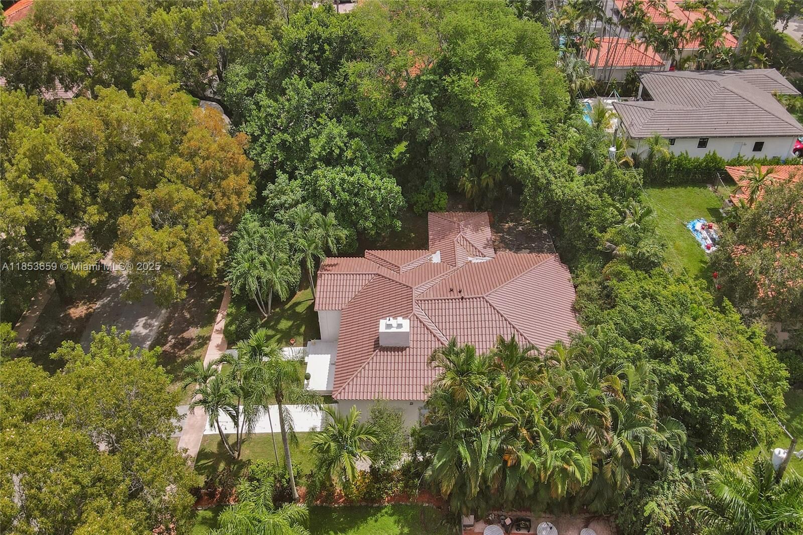 Property Photo: 528 Sevilla Ave FL 33134
