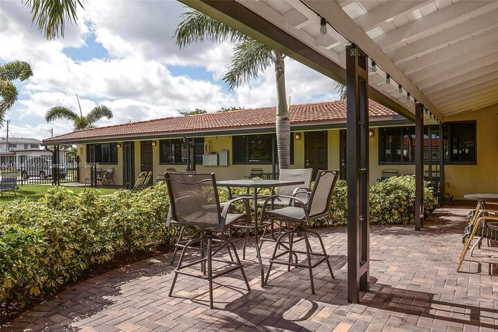 Property Photo:  811 NE 10th St 5  FL 33009 