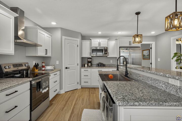 Property Photo:  3213 SE Blazing Star Dr  KS 66609 