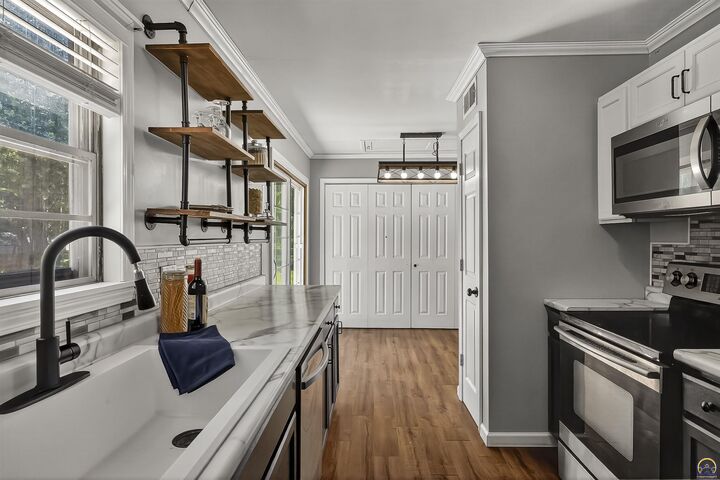 Property Photo: 2330 SW Wayne Ave KS 66611
