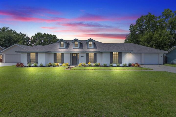 Property Photo: 4612 E Quail Hollow Dr Drive E LA 70605