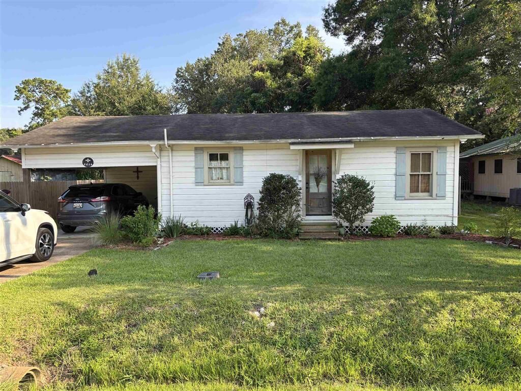 Property Photo: 2416 2nd Street LA 70515