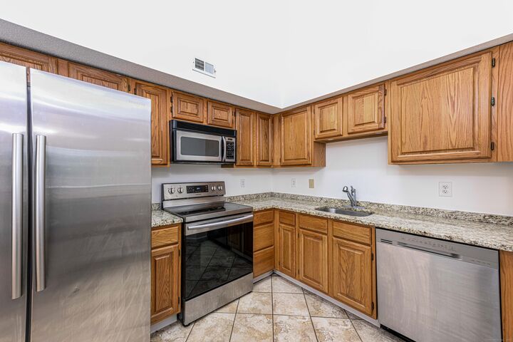 Property Photo: 1 Forest Glen Circle 20 CT 06457