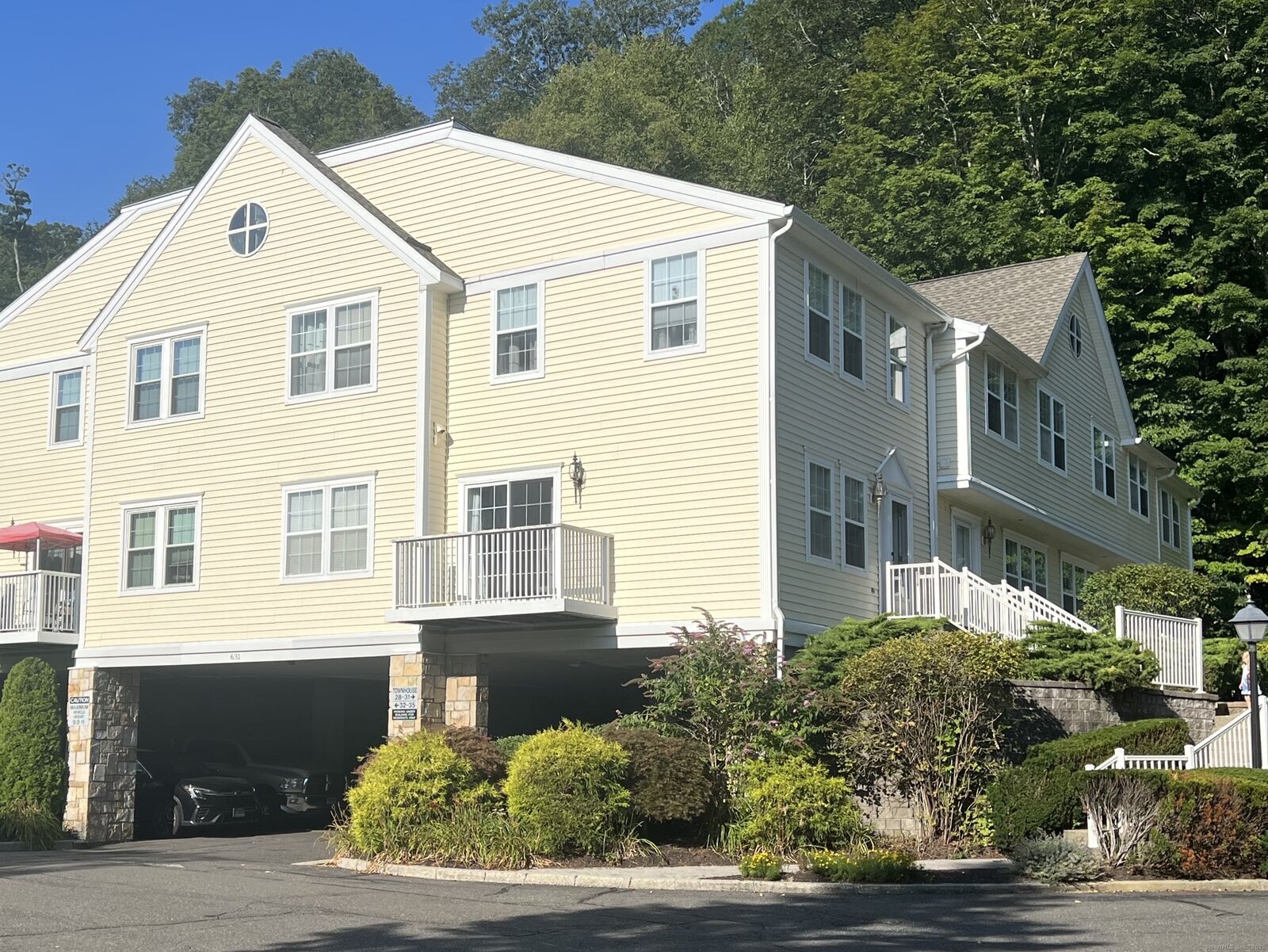 Property Photo:  631 Danbury Road Apt 28  CT 06877 