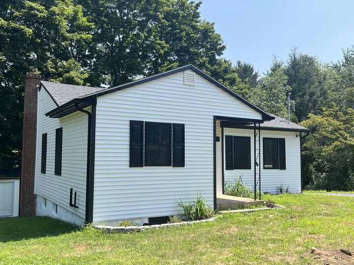Property Photo: 8 Eddy Court CT 06370