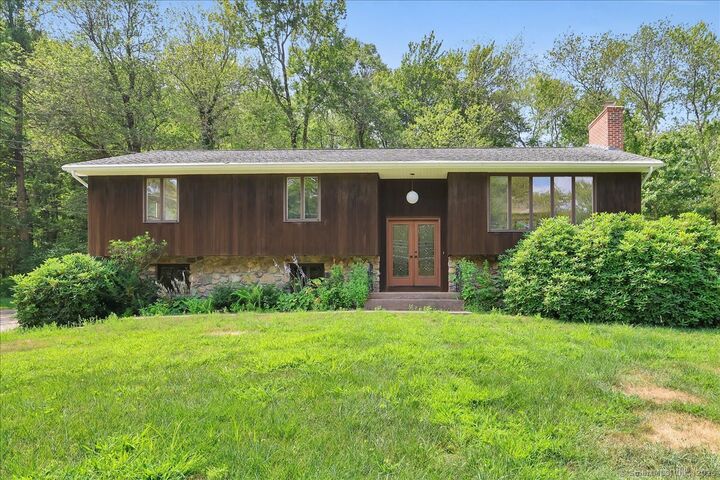 Property Photo:  16 Rosewood Lane  CT 06043 